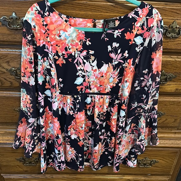 New Directions Flutter Sleeve Floral Tunic in Orange and Pink - Picture 9 of 17